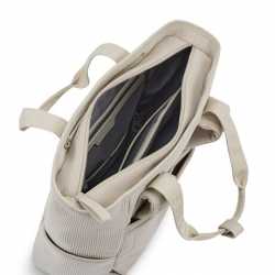 Sac à dos Lindby Cord Sandstone porté – look chic et fonctionnel pour femme active-Paums34